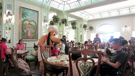 disneyland hotel character breakfast.